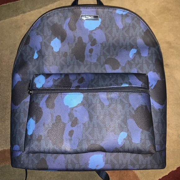 Michael Kors Handbags - MICHAEL KORS BOOKBAG 📚